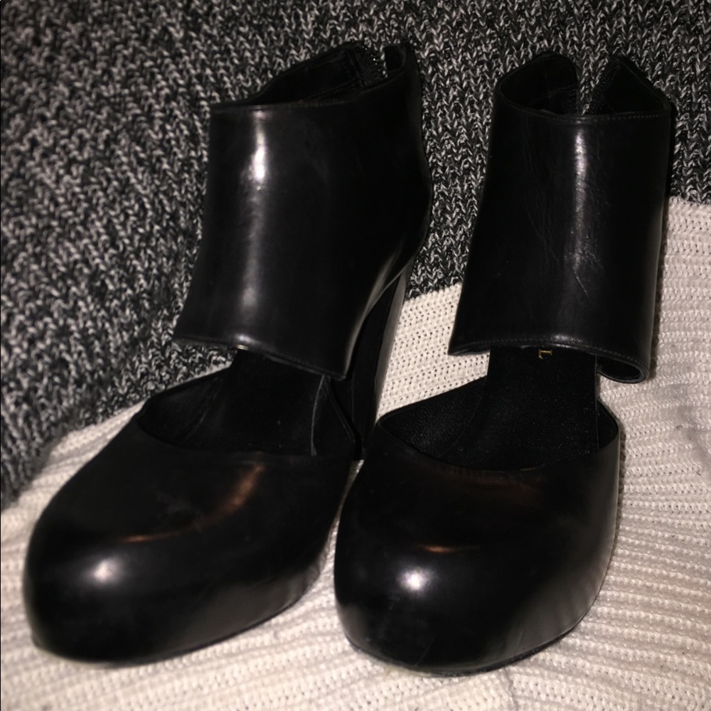 Loeffler Randall cut out booties